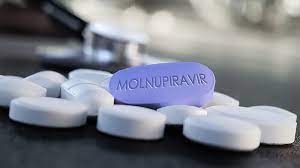 Molnupiravir : vers un premier traitement antiviral oral contre le COVID-19 ?